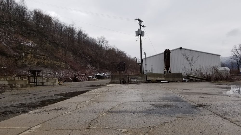 Crescent Brick: 687 Crescent Brick Dr, New Cumberland, WV 26047